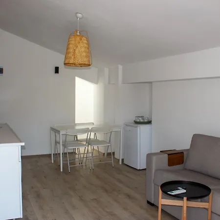 Aloha アパート マルマリス